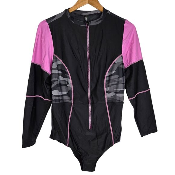Torrid One Piece Rash Guard Long Sleeve Black Pink Gray Camo Swimsuit Sz 1 - Picture 1 of 5